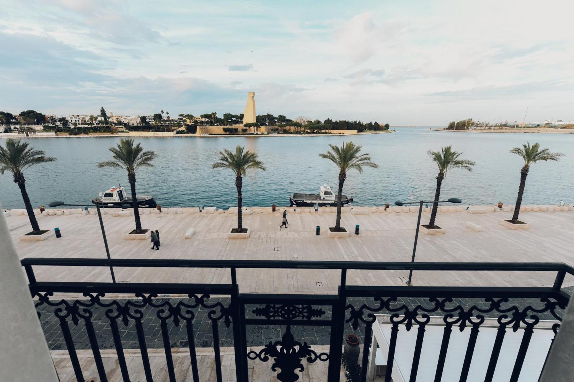Verso Oriente Brindisi Exteriör bild