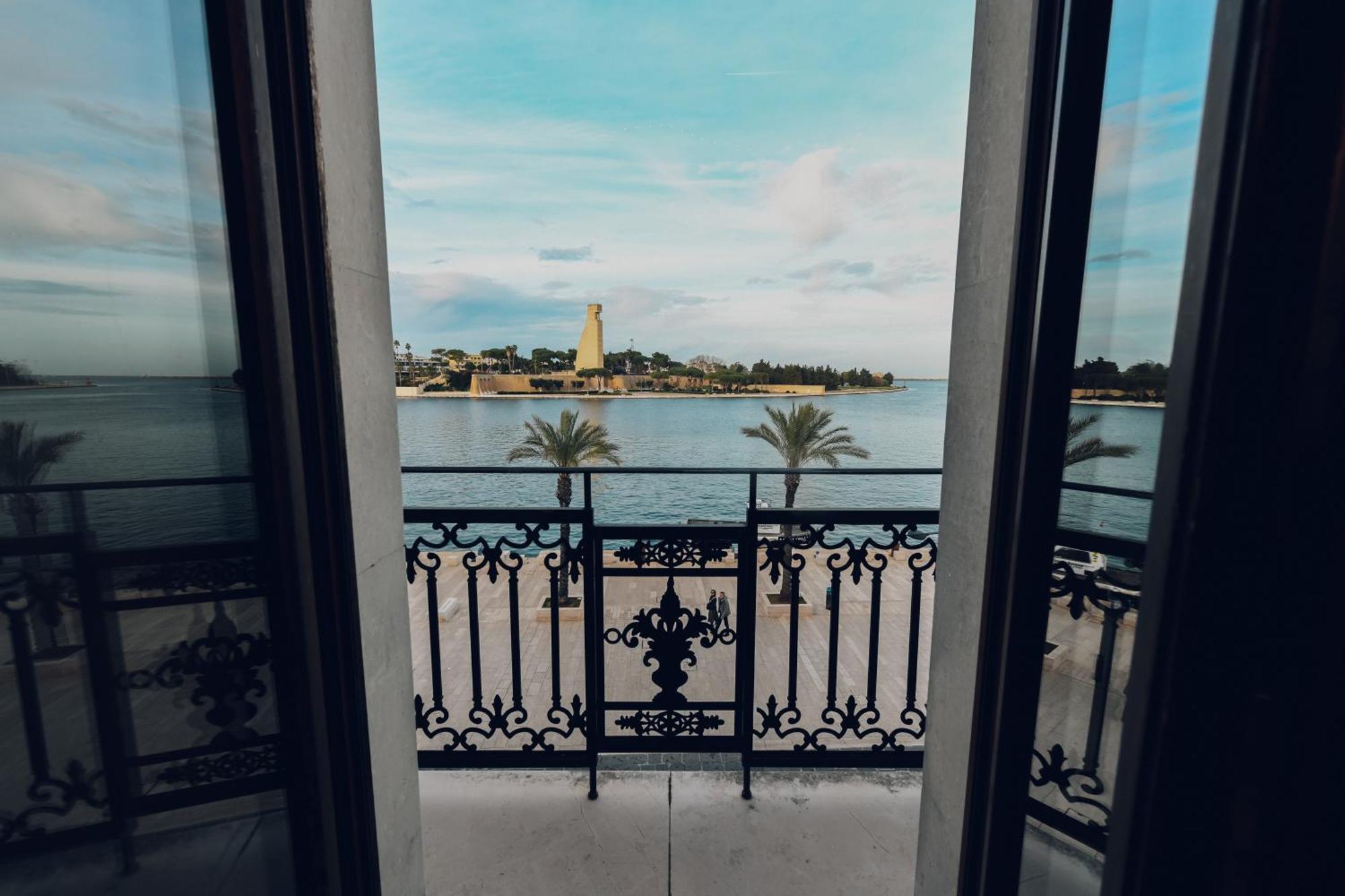 Verso Oriente Brindisi Exteriör bild