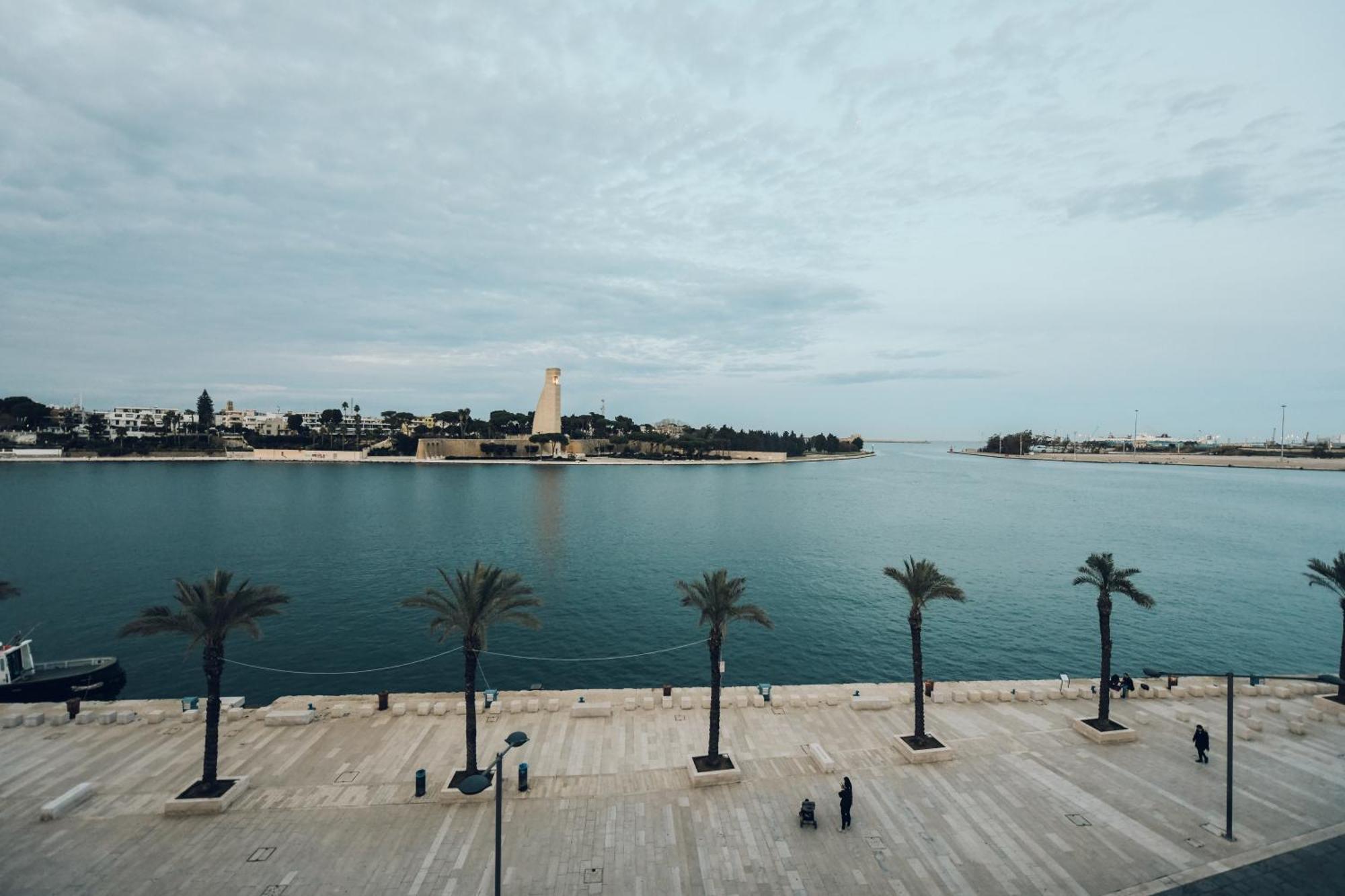 Verso Oriente Brindisi Exteriör bild