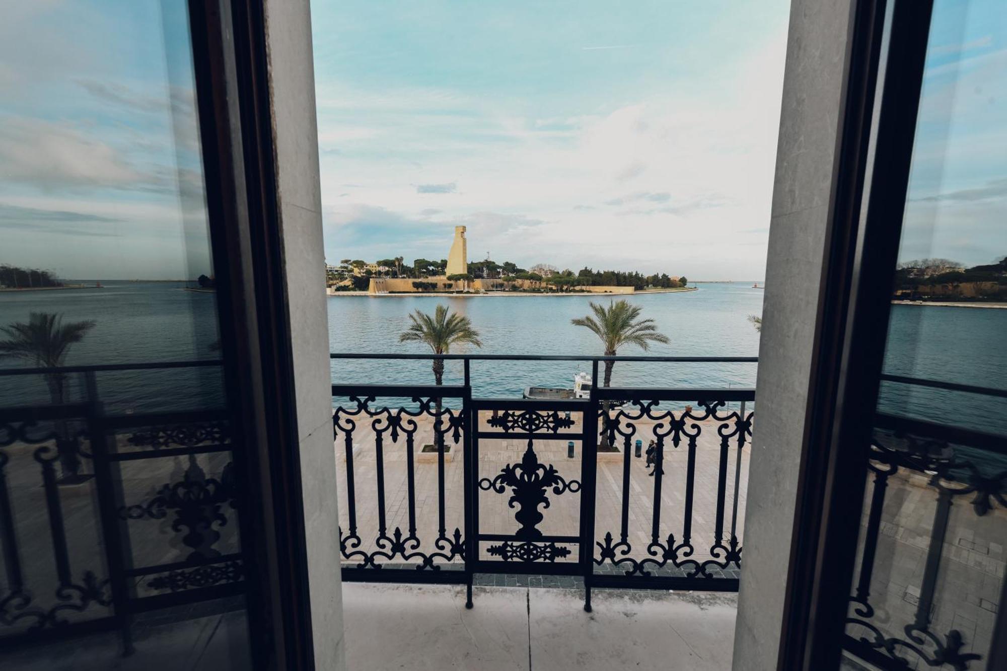 Verso Oriente Brindisi Exteriör bild